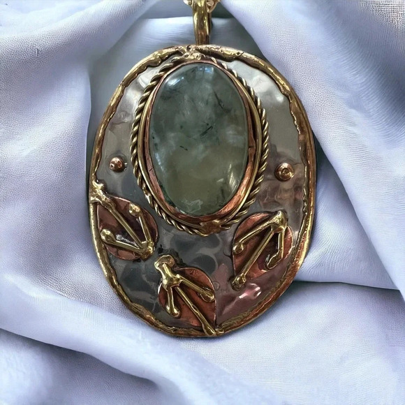 Tri-color Metal Key West Artist Pendant On Chain‎ - Picture 1 of 6